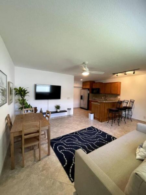 Lovely private condo, 2 bed, free parking and WiFi